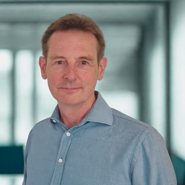 Simon Redlich headshot